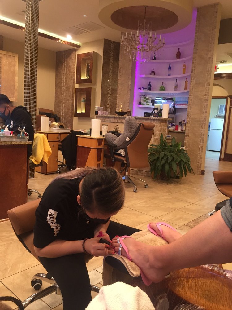 US NAILS 12 Photos & 25 Reviews Nail Salons 1425 E Main St
