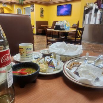 Plaza Garibaldi - Hoy no recogieron mientras esperamos unos tacos pa llebar a casa después de comer aquí. - Mexican Near Me - Coachella, California