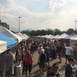 Kelowna Farmer's and Crafter's Market - View of one of the isles at prime time.