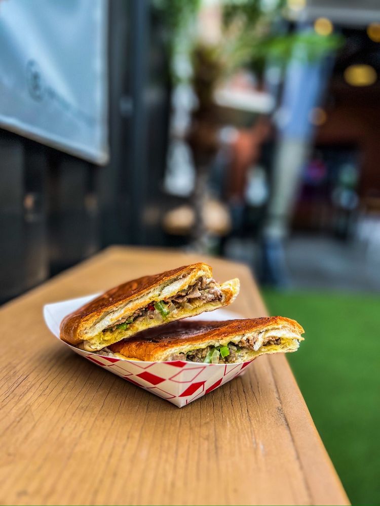 El Jefes Cubanos and Moore