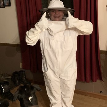 Springcity bee farm - Granddaughter doing beekeeping - Honey Near Me Springcity bee farm - Granddaughter doing beekeeping - Honey Near Me