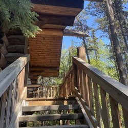 Skagway Bungalows - Steps up to cabin