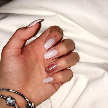 Daisy Nails and Spa - Nail Salons Near Me - North York, Ontario