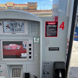7-Eleven - The pump is running extremely slow it took a minute and a half to get a gallon of gas