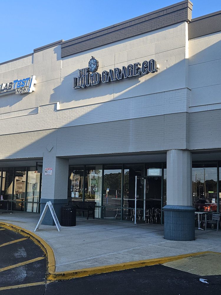 The Liquid Garage Logo