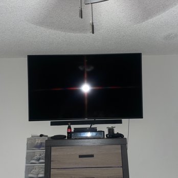 HelloTech - Tv mount 65' - IT Services & Computer Repair Near Me HelloTech - Tv mount 65' - IT Services & Computer Repair Near Me