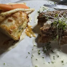 Fish of the day with au gratin potatoes (they weren't worth the upgrade!) ... stick with the mashed potatoes