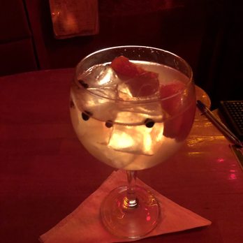 Bar Rubí - Grapefruit gin and tonic - Spanish Near Me - Barcelona, B Bar Rubí - Grapefruit gin and tonic - Spanish Near Me - Barcelona, B