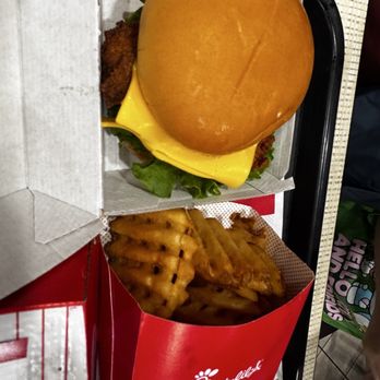 Chick-fil-A - Chicken Shop Near Me - Clackamas, Oregon