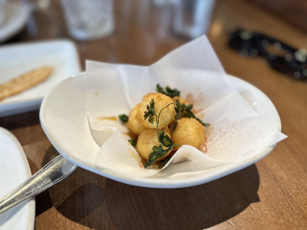 Willi’s Wine Bar - Photo 3