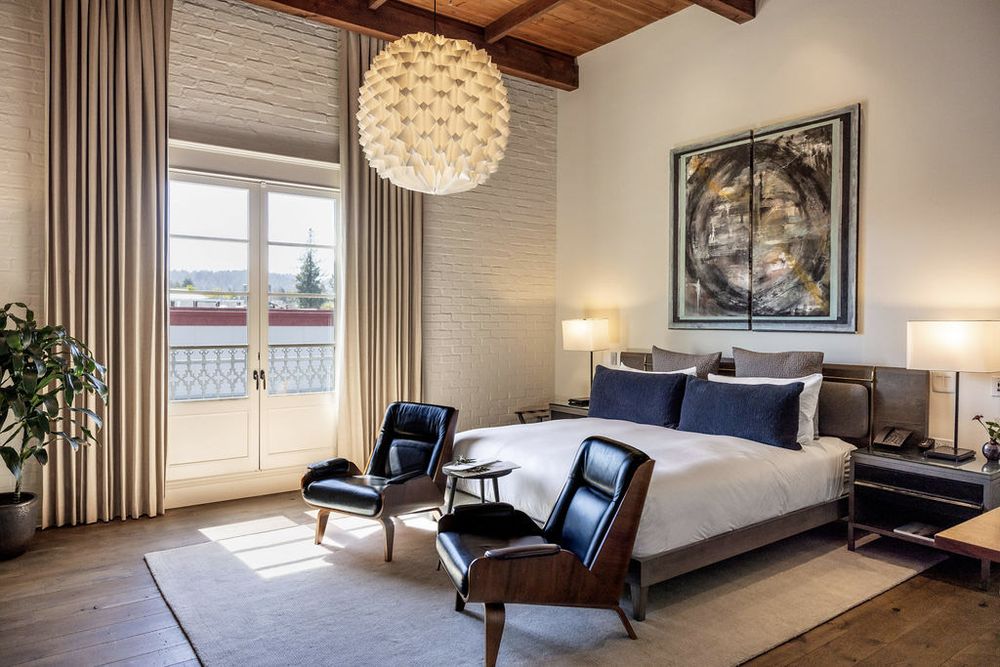 SingleThread Restaurant & Inn