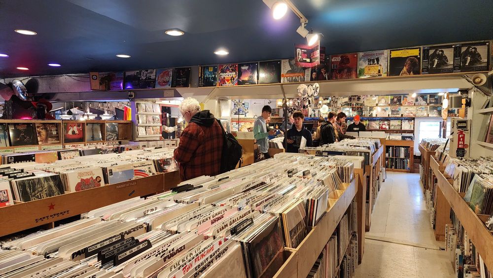 Easy Street Records & Cafe