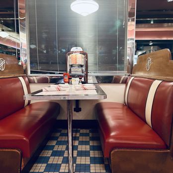 Silver Diner - Diners Near Me - Woodbridge, Virginia