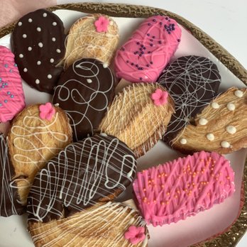 Dipped By Nisha - Brownie pops and chocolate covered cinnamon cookies - Patisserie/Cake Shop Near Me