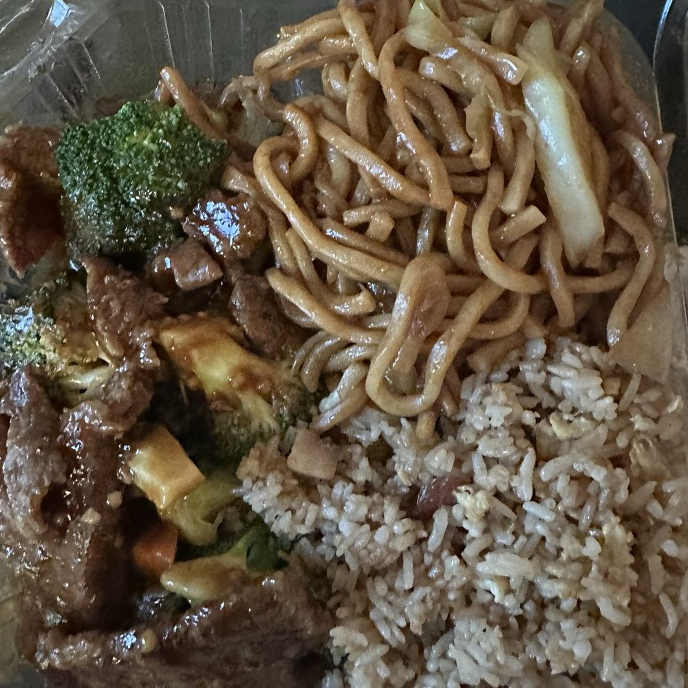 Lee’s Chinese Restaurant - Combination E - Chinese Near Me - Manteca, California Lee’s Chinese Restaurant - Combination E - Chinese Near Me - Manteca, California