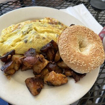 Avon Country Deli - Vermont omelette + delicious bagel! - Delis Near Me - Avon, Connecticut Avon Country Deli - Vermont omelette + delicious bagel! - Delis Near Me - Avon, Connecticut