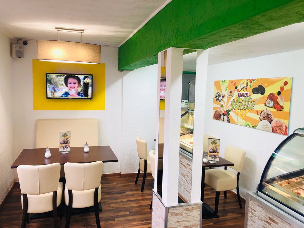 Frozen Waffle Eiscafé Düren