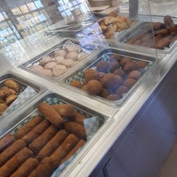 Bitunthavanam - Short eats - look at those mutton rolls!