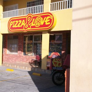 Tooginos - Pizza - Calzada Tecnógico 811, Mesa de Otay, Tijuana, Baja
