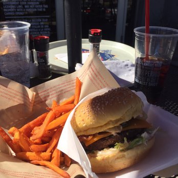 Becks Prime - Bill's Burger - cheddar, prime sauce, jalapeños, and veggies. With sweet potato fries. - Hot Dogs Near Me - Houston, Texas