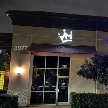 Mike Metz Indoor Golf Studio - Sign of crown logo above storefront - Golf Lessons Near Me - Simi Valley, California Mike Metz Indoor Golf Studio - Sign of crown logo above storefront - Golf Lessons Near Me - Simi Valley, California