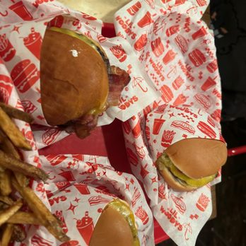 Lil Woody's - Lil Woody Burger & Pendleton & Top Pot Burger - Burgers Near Me - Seattle, Washington Lil Woody's - Lil Woody Burger & Pendleton & Top Pot Burger - Burgers Near Me - Seattle, Washington