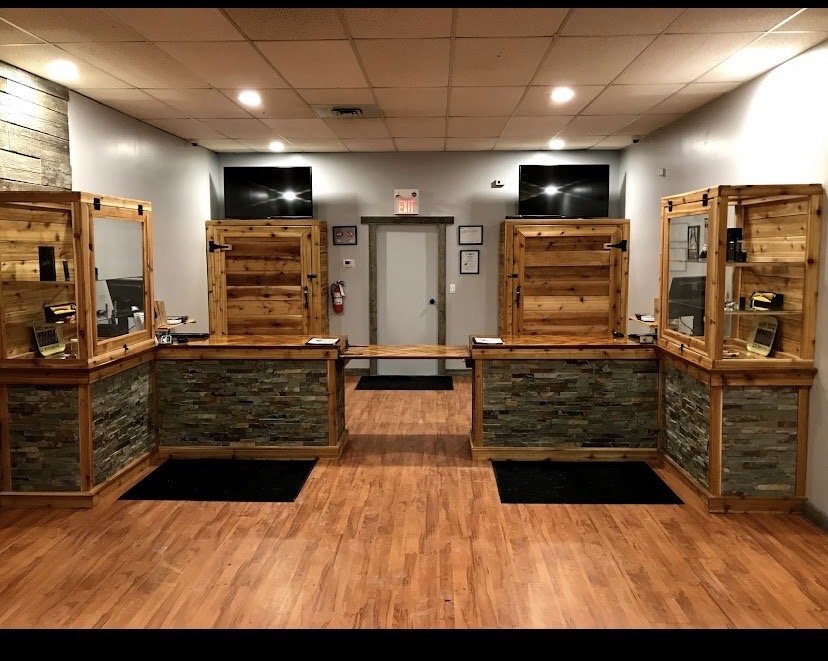 BEST BUDS OUTLET Updated September 2024 1861 Meadowbrook Dr SE