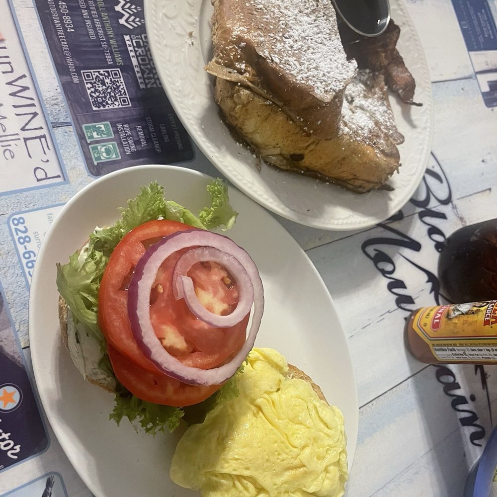 Louise's Kitchen - French Toast & Veggie Delight - Breakfast & Brunch Near Me - Black Mountain, North Carolina Louise's Kitchen - French Toast & Veggie Delight - Breakfast & Brunch Near Me - Black Mountain, North Carolina