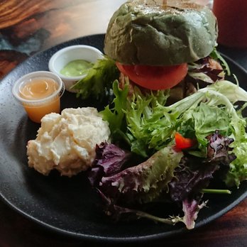 Ko Tiki Terrace - Ahi burger - Tiki Bars Near Me - Honolulu, Hawaii