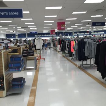 Marshalls - Marlborough Marshalls -- Post Rd Plaza : 230 East Main Street / Route 20, Marlborough              Interior - Department Stores Near Me - Marlborough, Massachusetts