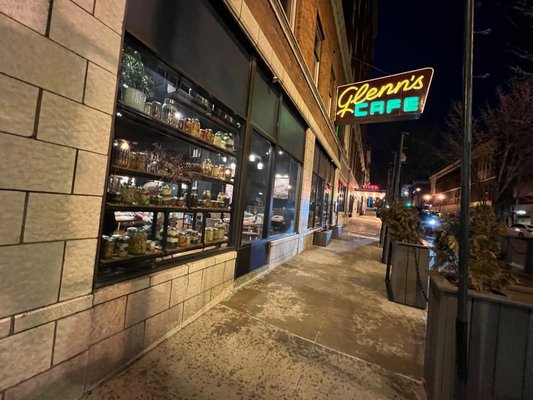 Glenn's Cafe by null