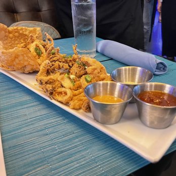 Perla Azul - Fried Calamari with garlic aioli, chipotle aioli & sweet chili - Seafood Near Me - La Habra, California