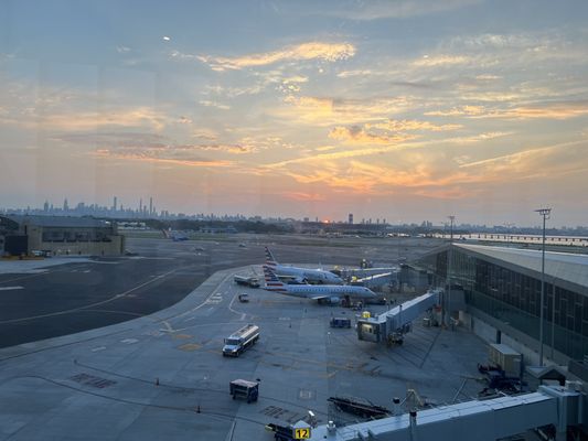 LaGuardia Airport/Terminal B by null