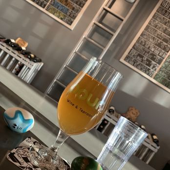 Pour Wine and Taproom - Beer Bar Near Me - Mesa, Arizona