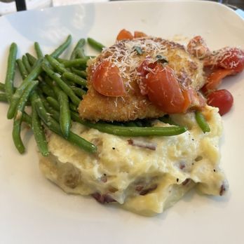 Cooper's Hawk Winery & Restaurant - Dana's Chicken with Mary's Potatoes - Wine Bars Near Me - Avondale, Arizona