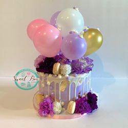 Sweet Box By Anita - Custom Cake