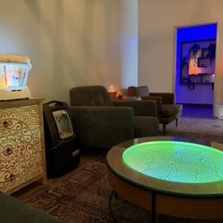 True Rest Float Spa - Waiting room with oxygen