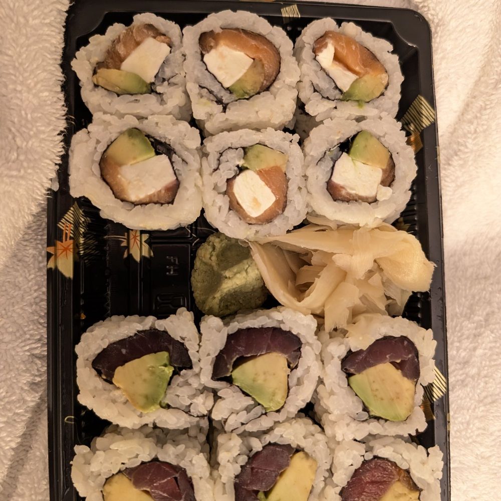 Tuna with avocado and Philadelphia roll Tuna with avocado and Philadelphia roll
