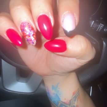 LaVi Nails - Right hand. I really did love this set that the one girl did. She did an amazing job but the nails kept breaking off. - Nail Salons Near Me - Paramus, New Jersey
