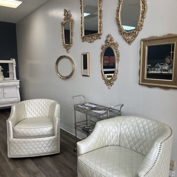 Sarah's Cake Shop - Cute decor - Food Trucks Near Me - Chesterfield, Missouri