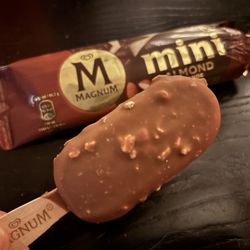 Au Chalet de la Marionnette - Kids' ice cream bar - mini magnum