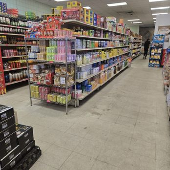 Dong Yang Oriental Food - Rows of groceries - Korean Near Me - Minneapolis, Minnesota