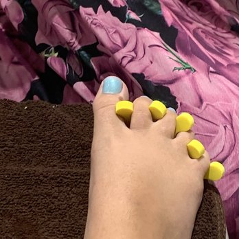 Gloss The Nail Lounge - Nail Technicians Near Me - Saint Johns, Florida