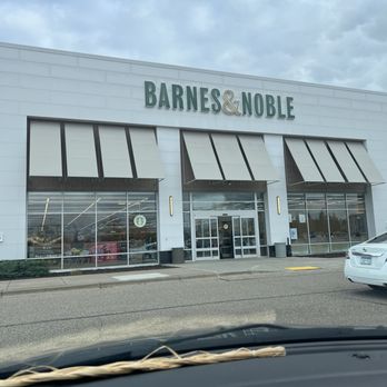 Barnes & Noble - New location - Entrance/outside view - Bookstores Near Me - Woodbury, Minnesota