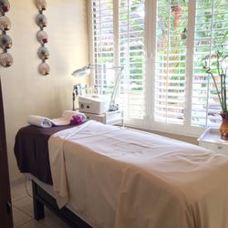 Bobby's By The Sea - One of the massage rooms