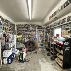 Chale Tire & Oil - Inside Photo 2