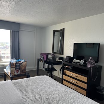 Ramada Plaza by Wyndham Nags Head Oceanfront - TV and desk - Hotels Near Me - Kill Devil Hills, North Carolina Ramada Plaza by Wyndham Nags Head Oceanfront - TV and desk - Hotels Near Me - Kill Devil Hills, North Carolina