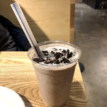 SAIGON'S CORNER Authentic Vietnamese Cuisine - a chocolate milkshake with oreo cookies - Vietnamese Near Me - Iowa City, Iowa