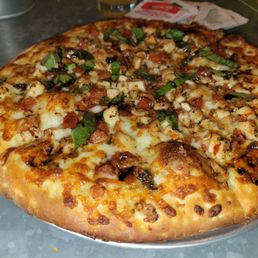 Chicken bruschetta pizza, pretty good. Chicken bruschetta pizza, pretty good.