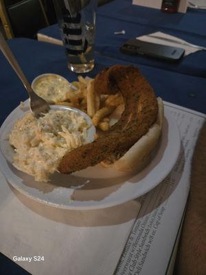 Dee Dee's Tavern by null